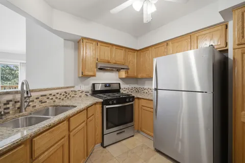 $365,000 | 1911 North Silver Lake Road, Arlington Heights, IL 60004