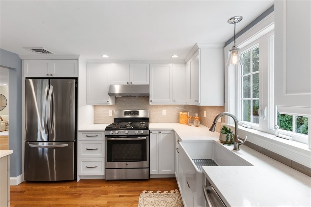 73 Locksley Road Lynnfield, MA 01940 - Photo 15 of 32 Gallery Image 15