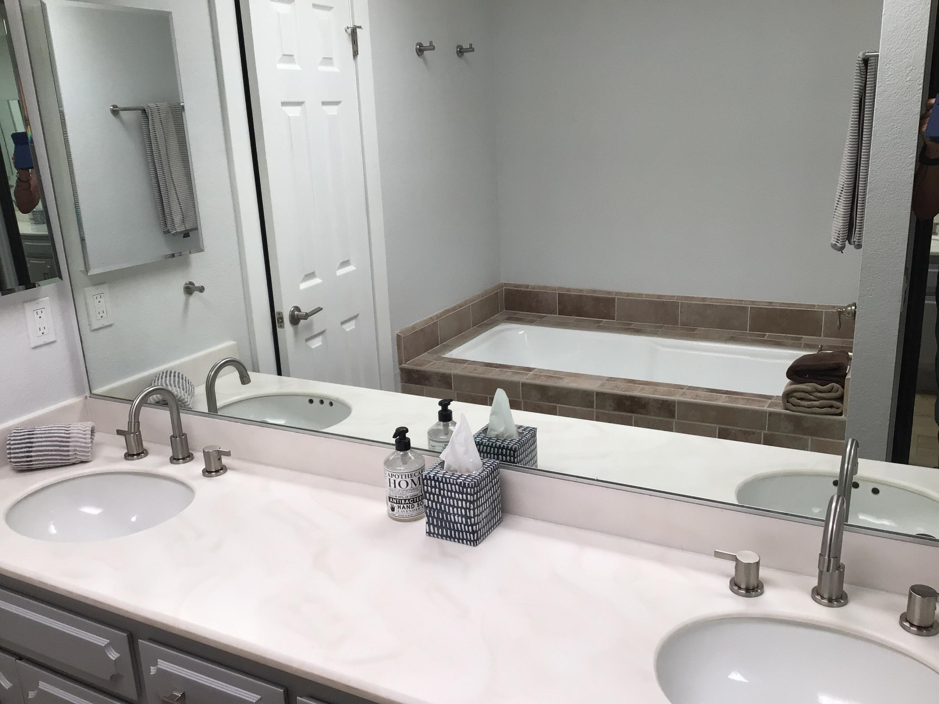 618 Violeta Drive Palm Springs, CA 92262 - Photo 28 of 35 a bathroom with a sink and a mirror