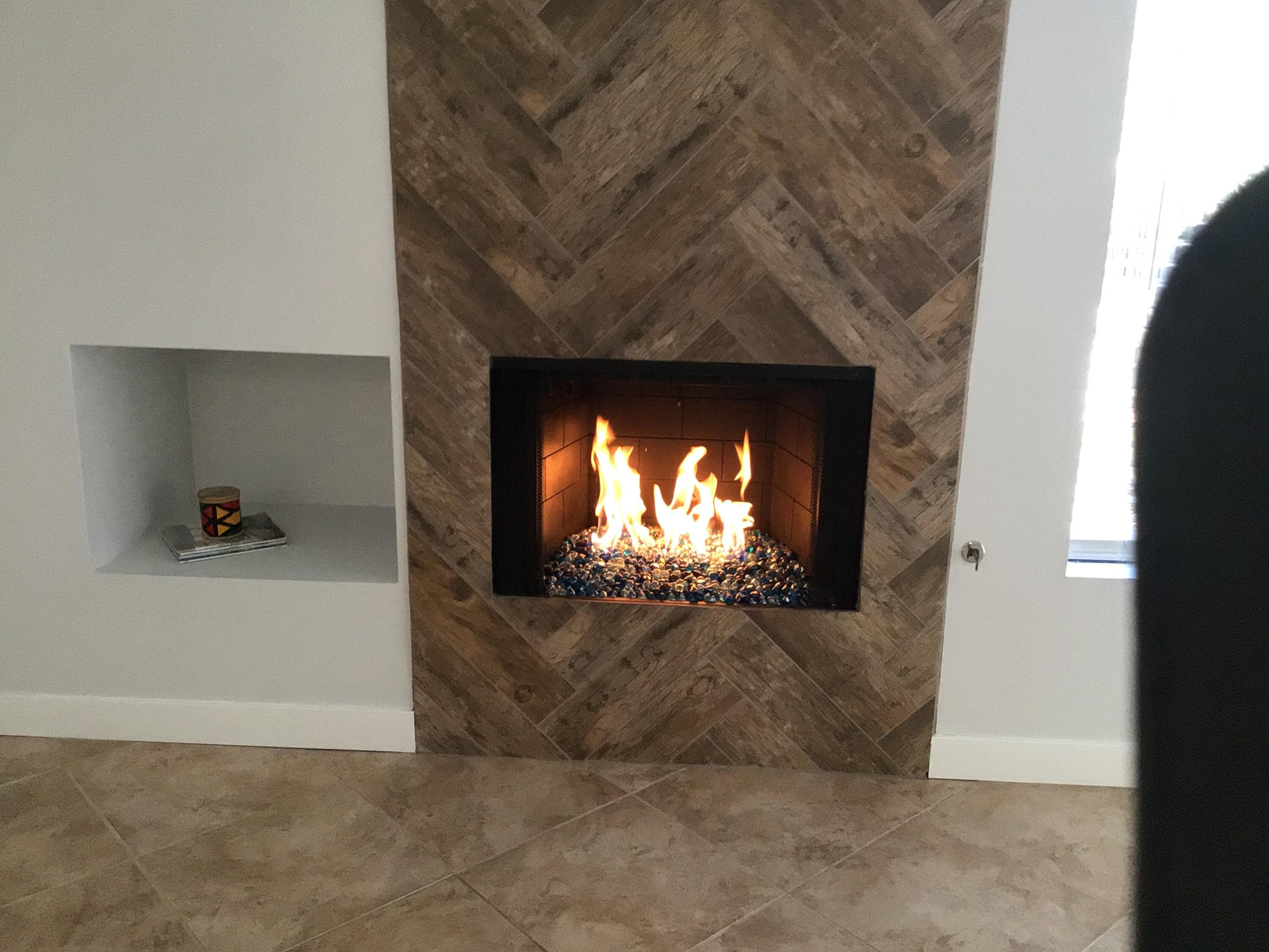618 Violeta Drive Palm Springs, CA 92262 - Photo 10 of 35 a view of empty room with a fireplace