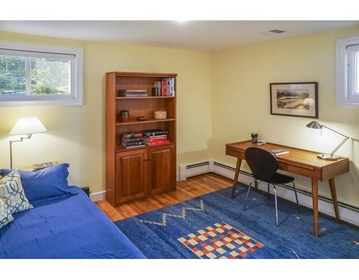 90 Stoneleigh Road Watertown, MA 02472 - Photo 11 of 25