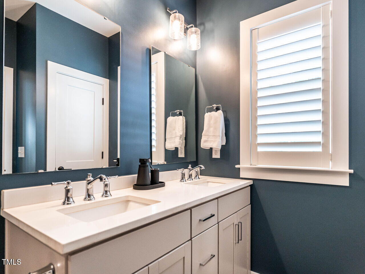 1610 Draper View Loop, Unit 101 Raleigh, NC 27608 - Photo 28 of 38 023-1280x960-primary-bath