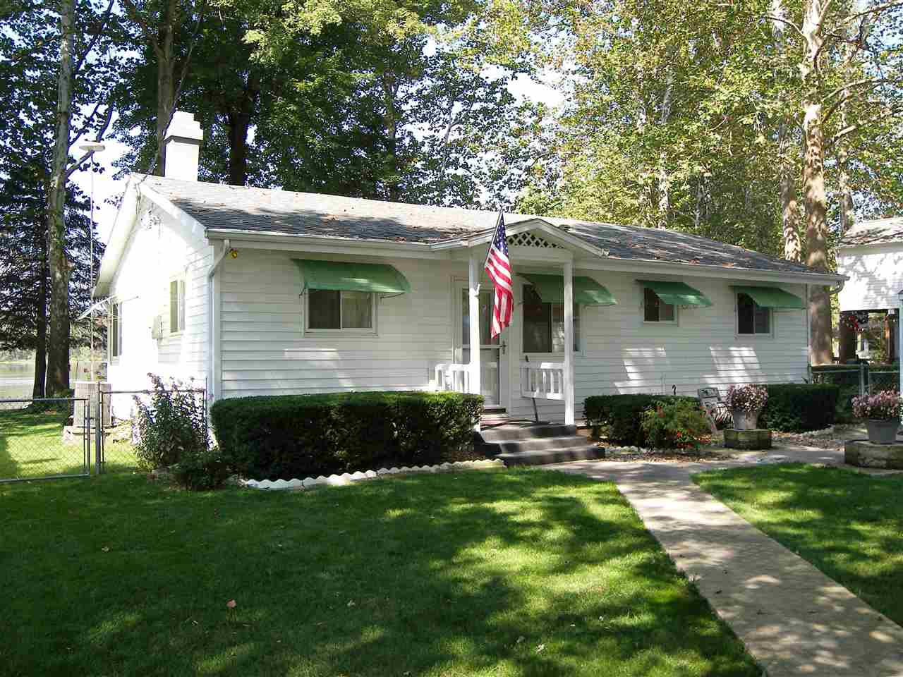 409 Ems R4 Lane Pierceton, IN 46562 - Photo 8 of 36 Gallery Image 8