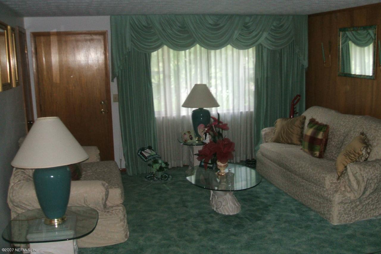 7147 Welland Road Jacksonville, FL 32209 - Photo 4 of 6 living room