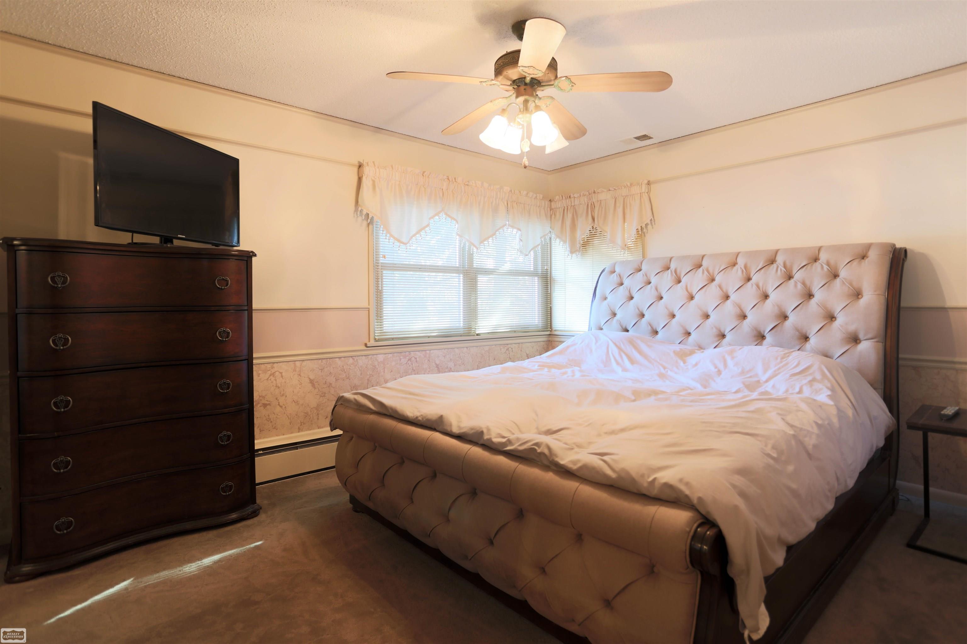 11174 Clinton River Road Sterling Heights, MI 48314 - Photo 25 of 35 50108268-24.JPG