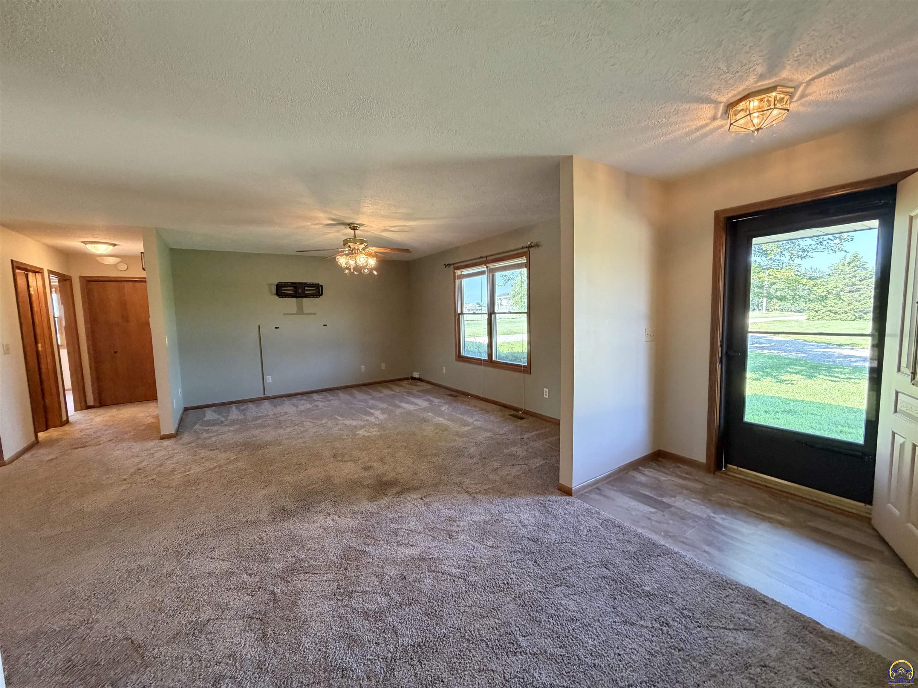 6130 Northeast Shaffer Road Topeka, KS 66617 - Photo 3 of 40