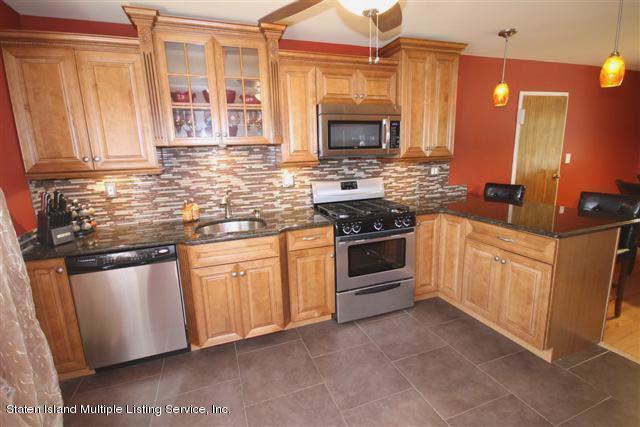46 Wetmore Road Staten Island, NY 10301 - Photo 7 of 19 wetmore kitchen