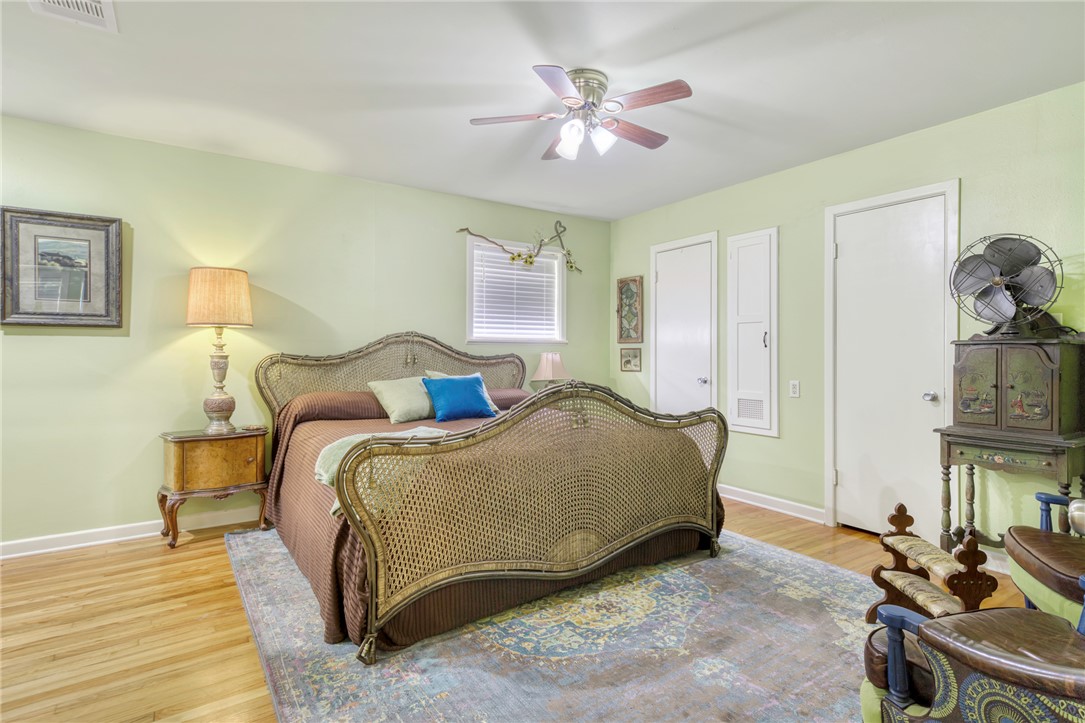 801 North Center Street Franklin, TX 77856 - Photo 19 of 32 Bedroom with wood finished floors, baseboards, and ceiling fan