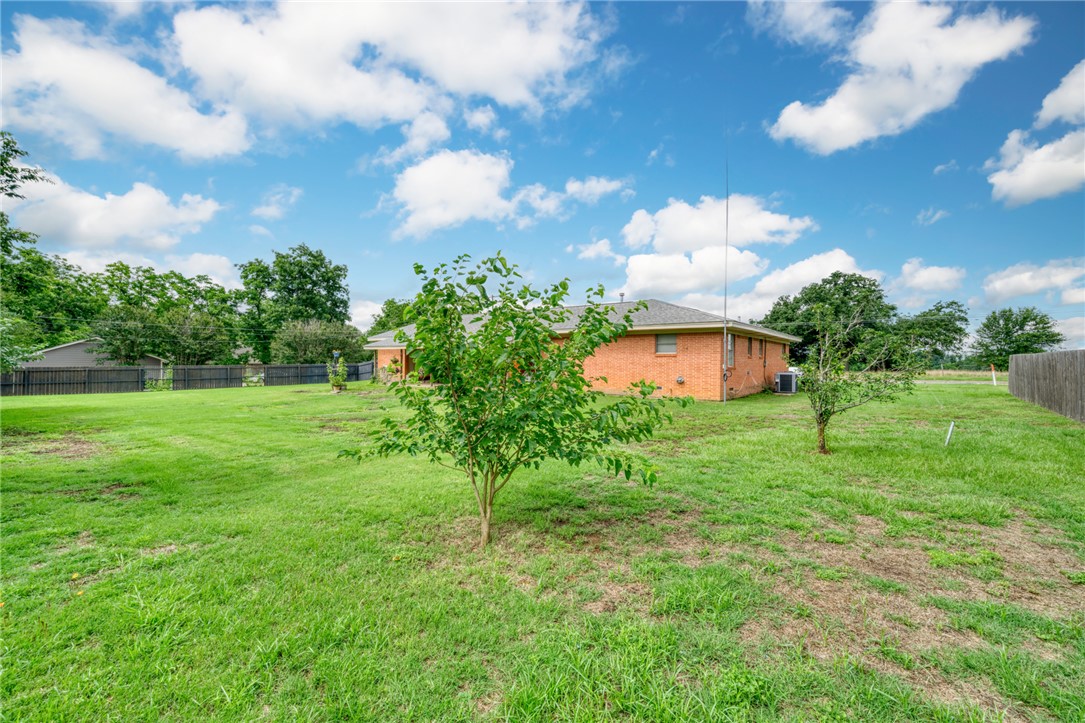 801 North Center Street Franklin, TX 77856 - Photo 31 of 32 View of yard with central AC unit