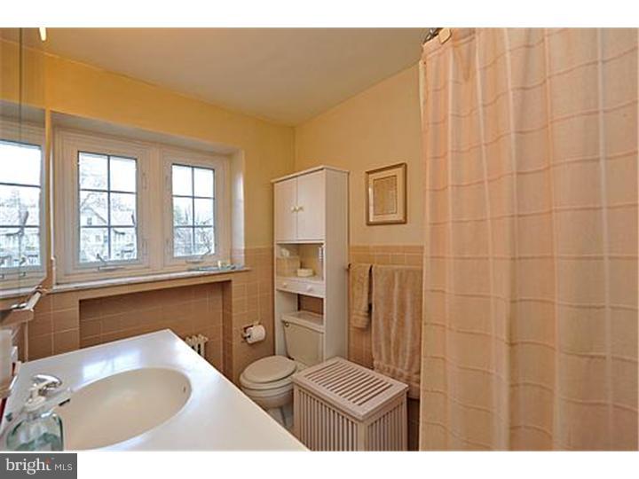 8016 Winston Road Philadelphia, PA 19118 - Photo 18 of 24 Bathroom