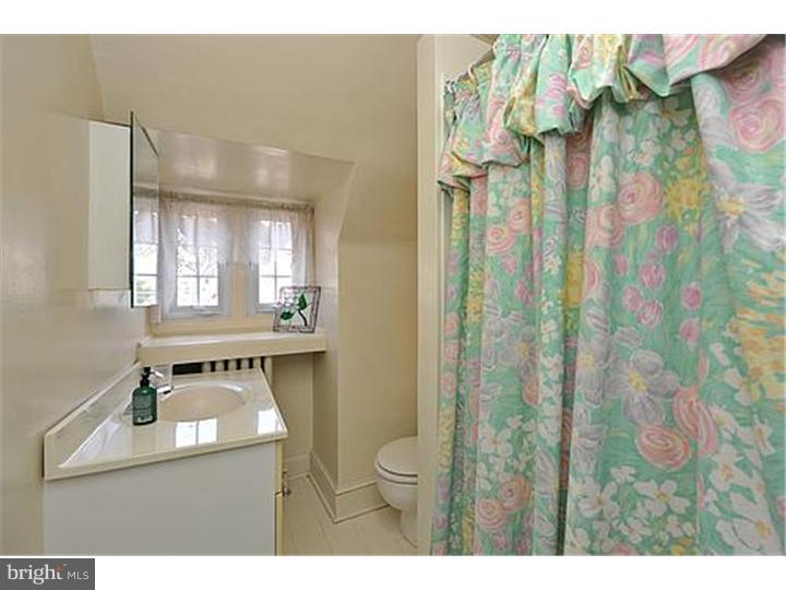8016 Winston Road Philadelphia, PA 19118 - Photo 22 of 24 Bathroom