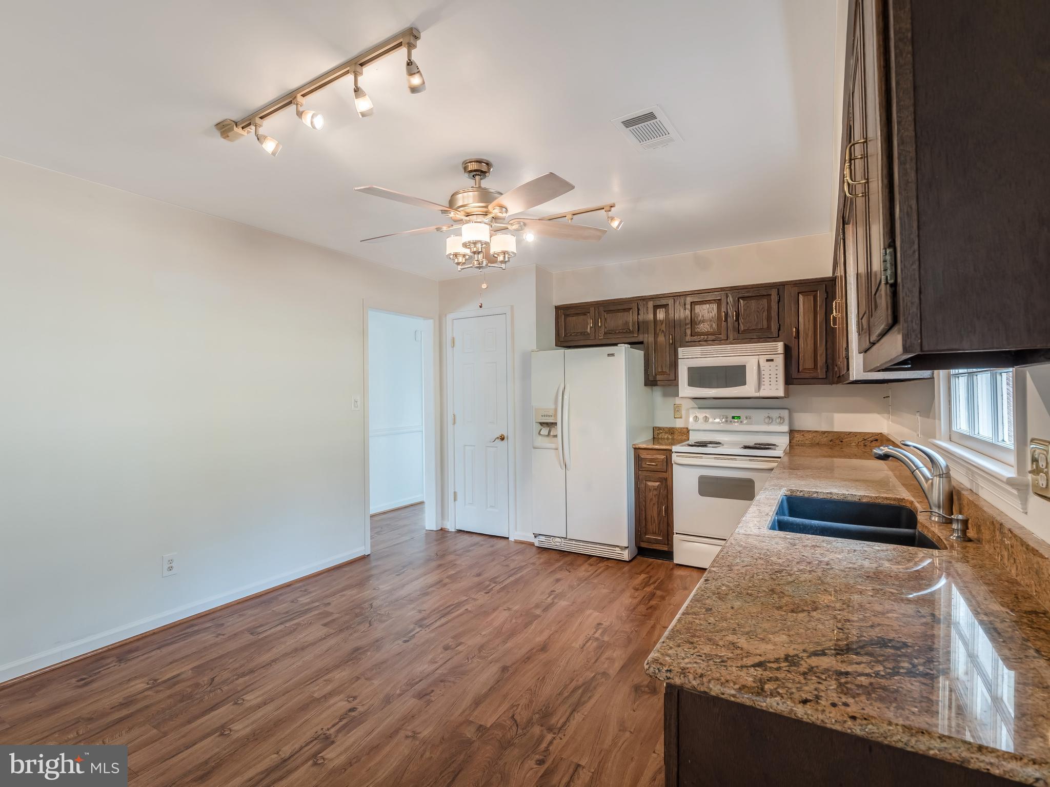 6742 Kelly Road Warrenton, VA 20187 - Photo 3 of 32 Gallery Image 3