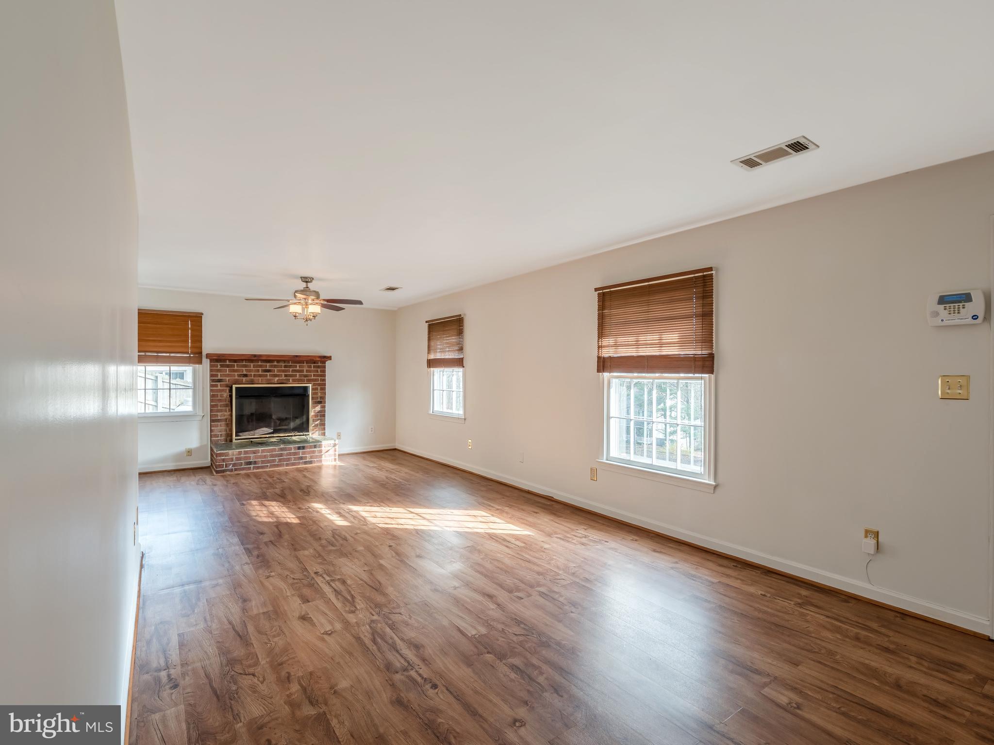 6742 Kelly Road Warrenton, VA 20187 - Photo 7 of 32 Gallery Image 7