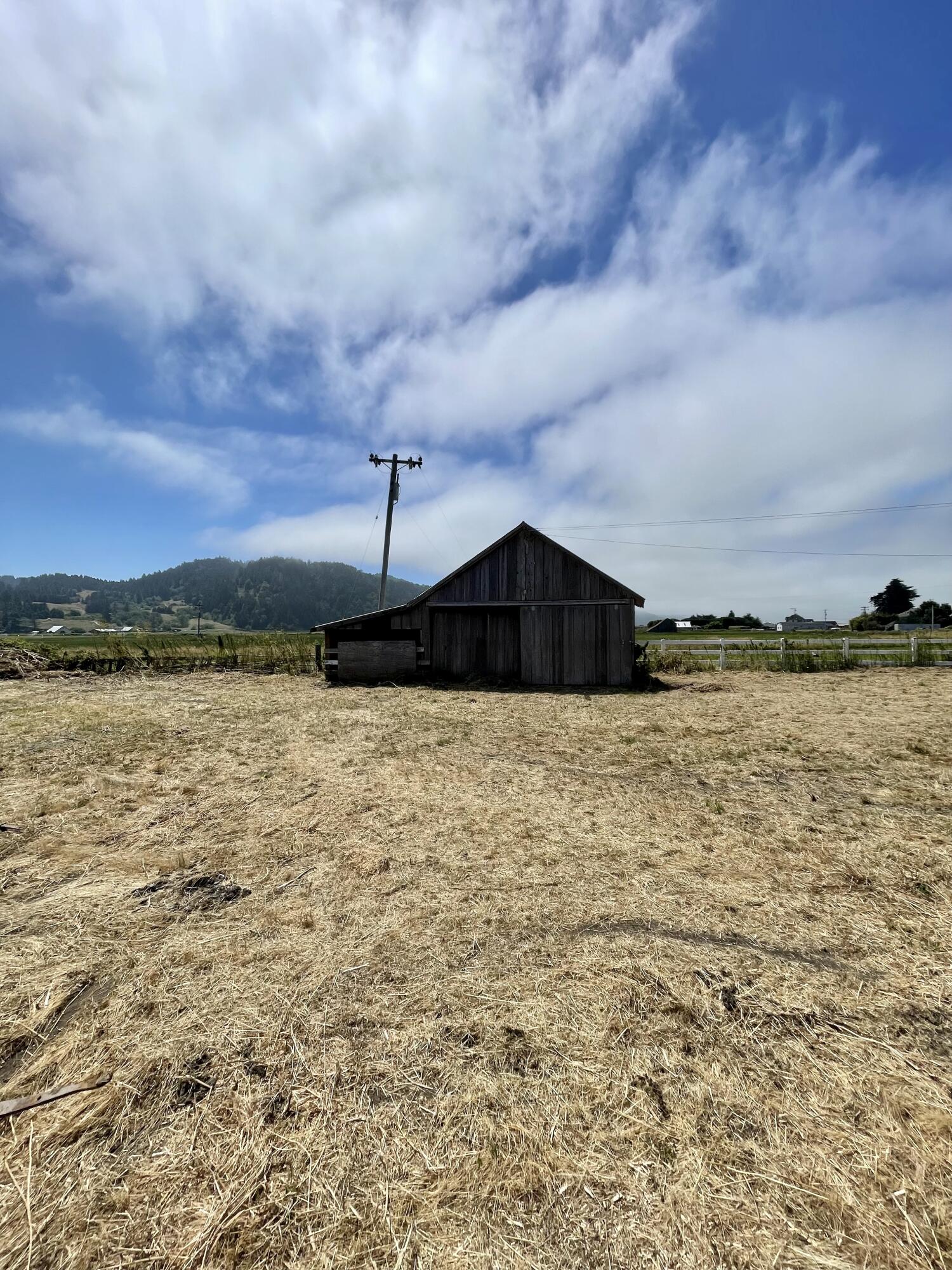 4220 Grizzly Bluff Road Ferndale, CA 95536 - Photo 6 of 25 IMG_1052