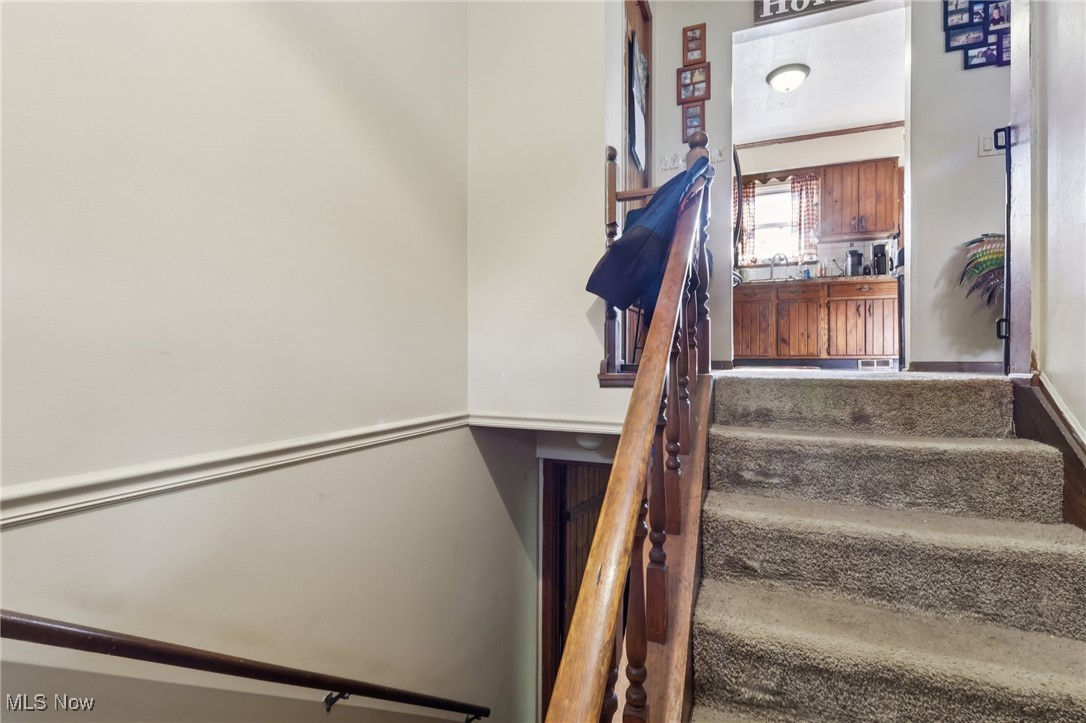 6370 Trumbull Road Geneva, OH 44041 - Photo 15 of 50 View of stairway