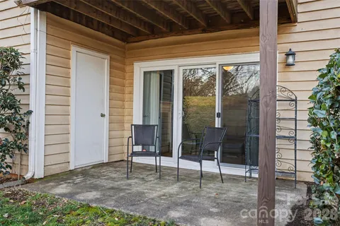 $270,000 | 3206 Selwyn Farms Lane, Unit 2, Charlotte, NC 28209