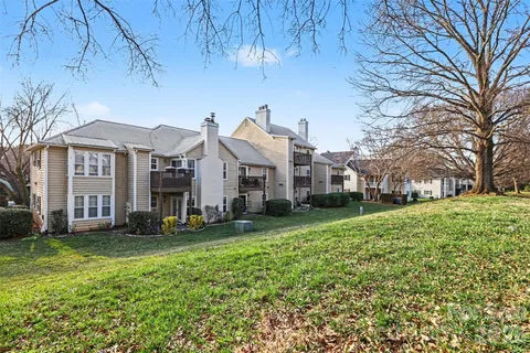 $270,000 | 3206 Selwyn Farms Lane, Unit 2, Charlotte, NC 28209