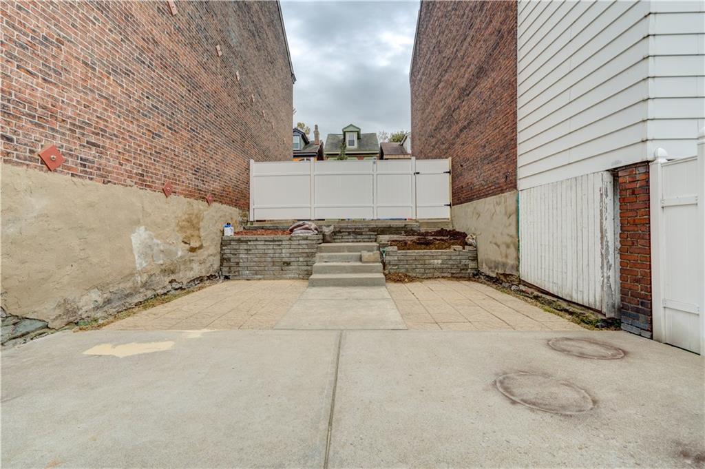 5264 Dresden Way Pittsburgh, PA 15201 - Photo 14 of 16 a view of a backyard of the house