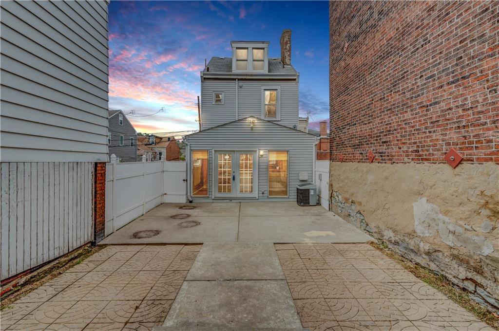 5264 Dresden Way Pittsburgh, PA 15201 - Photo 16 of 16 a view of entryway with a yard