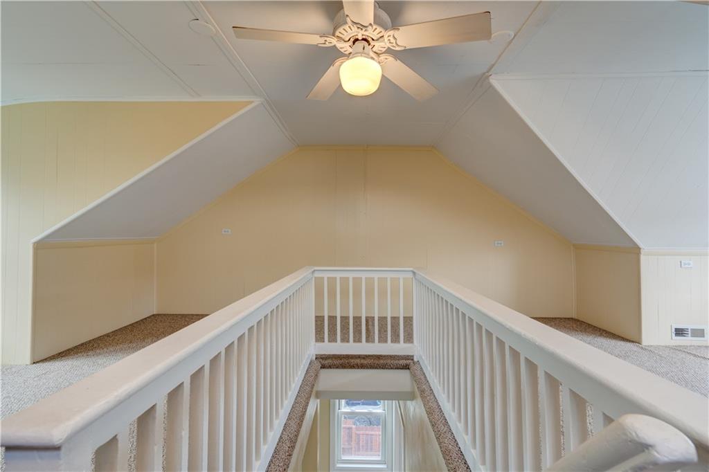 5264 Dresden Way Pittsburgh, PA 15201 - Photo 10 of 16 a view of entryway