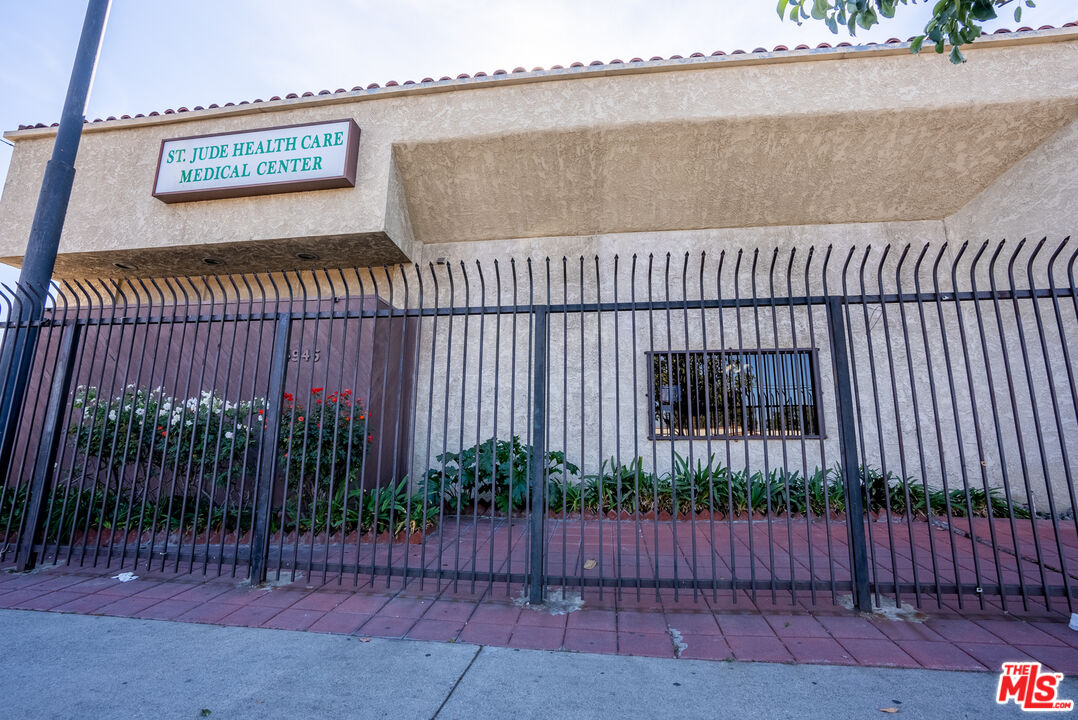 4946 Florence Avenue Bell, CA 90201 - Photo 27 of 72 a view of a terrace