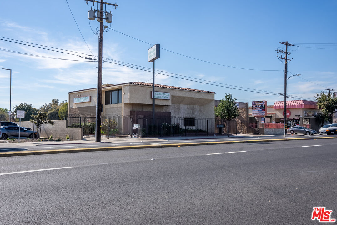4946 Florence Avenue Bell, CA 90201 - Photo 36 of 72 a building exterior with the side of it
