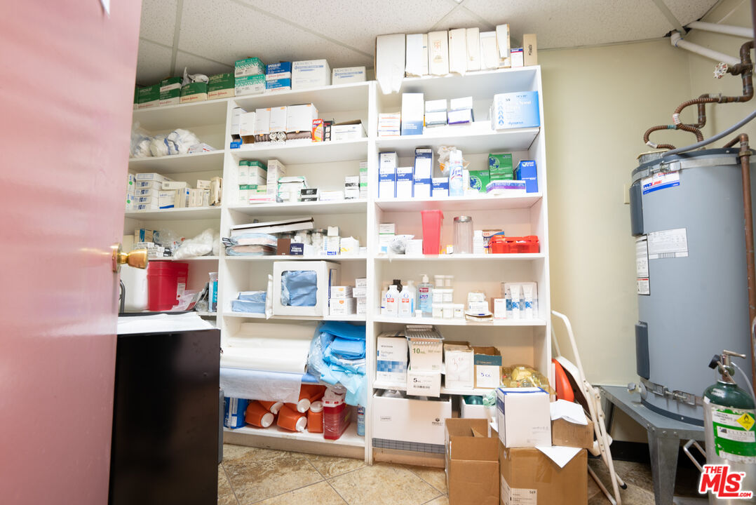 4946 Florence Avenue Bell, CA 90201 - Photo 43 of 72 a room with furniture and a wooden floor