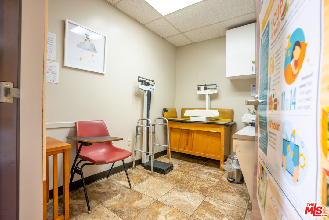 4946 Florence Avenue Bell, CA 90201 - Photo 45 of 72 a room with furniture and musical instruments