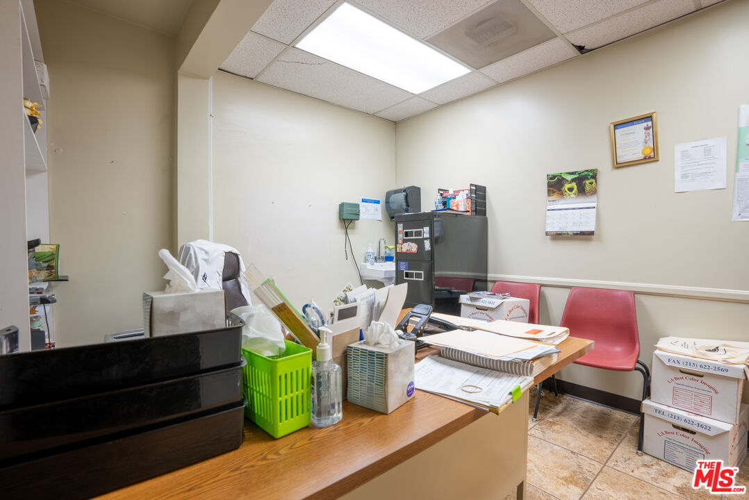 4946 Florence Avenue Bell, CA 90201 - Photo 60 of 72 a view of a workspace with furniture