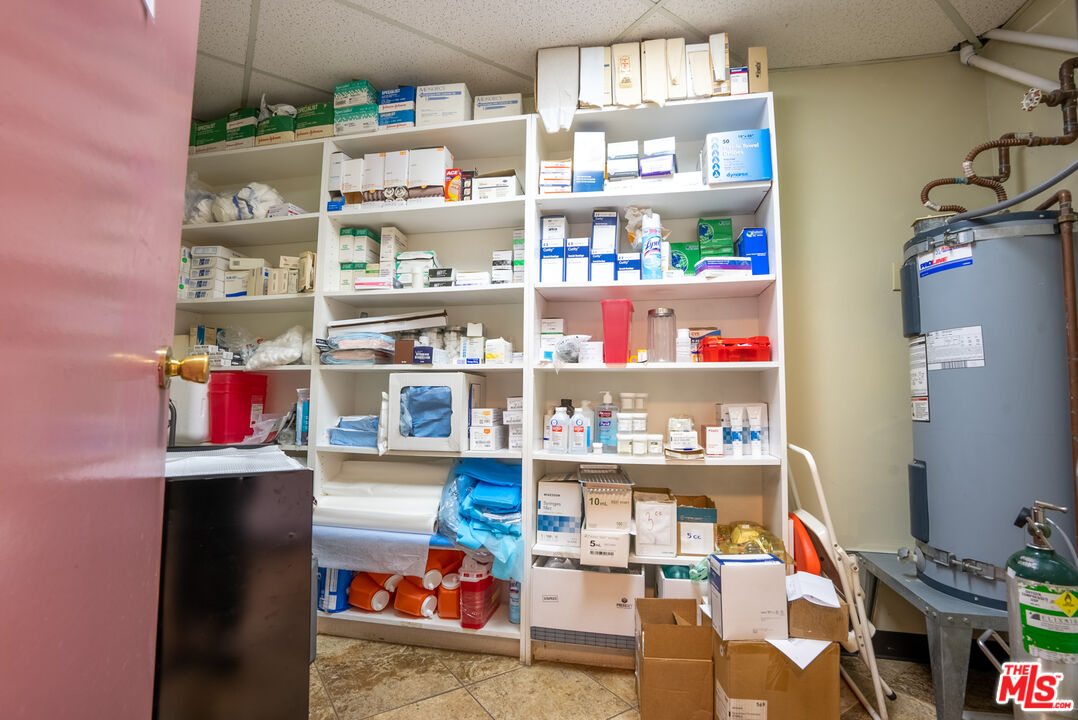 4946 Florence Avenue Bell, CA 90201 - Photo 6 of 72 a room with furniture and a book shelf