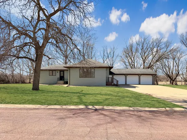 $185,000 | 741 Main Street, Tracy, MN 56175
