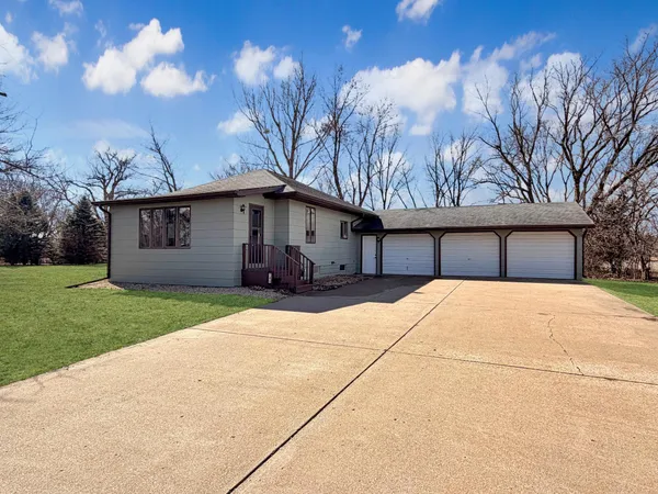 $185,000 | 741 Main Street, Tracy, MN 56175