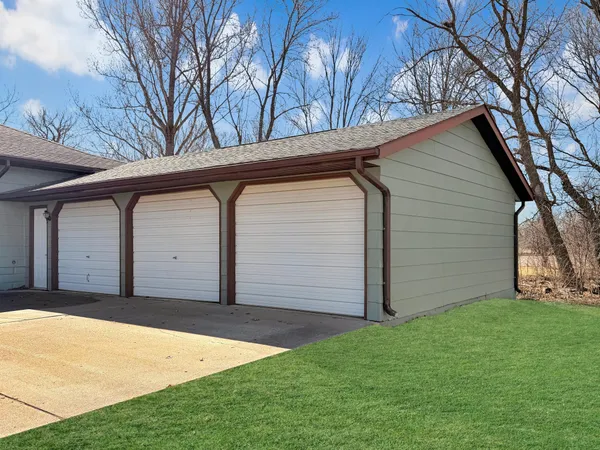 $185,000 | 741 Main Street, Tracy, MN 56175