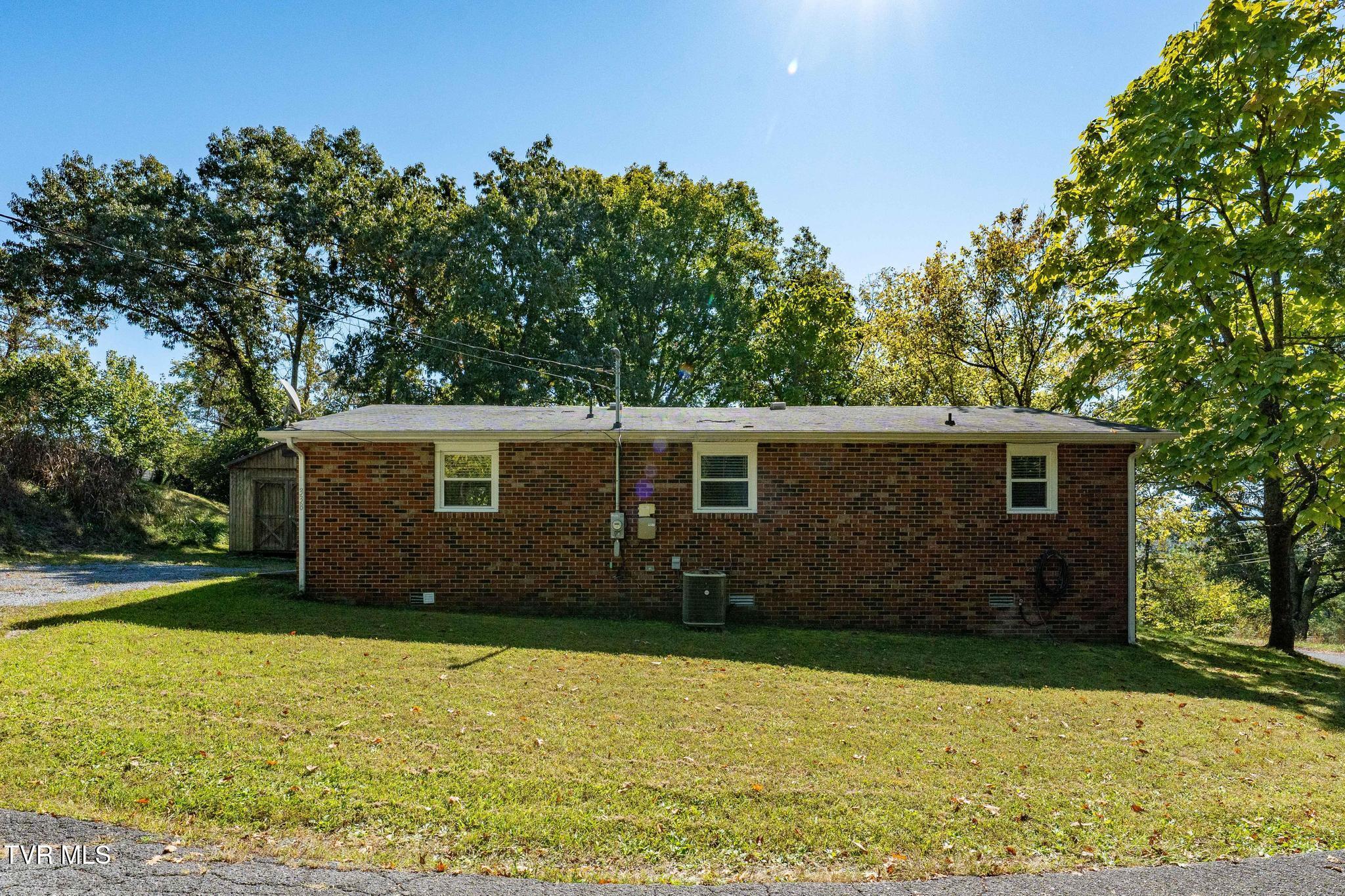 338 Gifford Road Bristol, TN 37620 - Photo 38 of 57 Back View