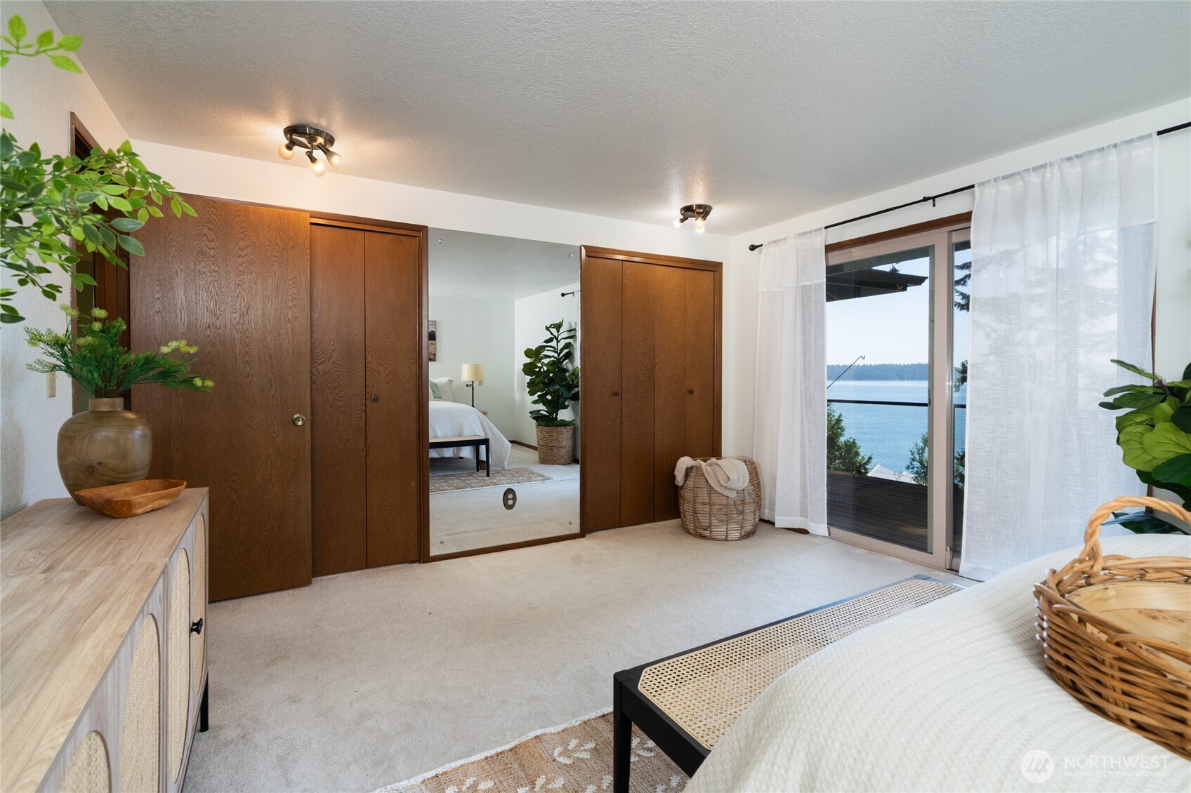 15127 Gibralter Road Anacortes, WA 98221 - Photo 17 of 36 Gallery Image 17