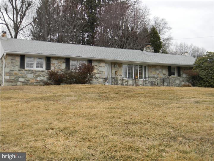 822 Bluebell Road Warminster, PA 18974 - Photo 1 of 20 Exterior