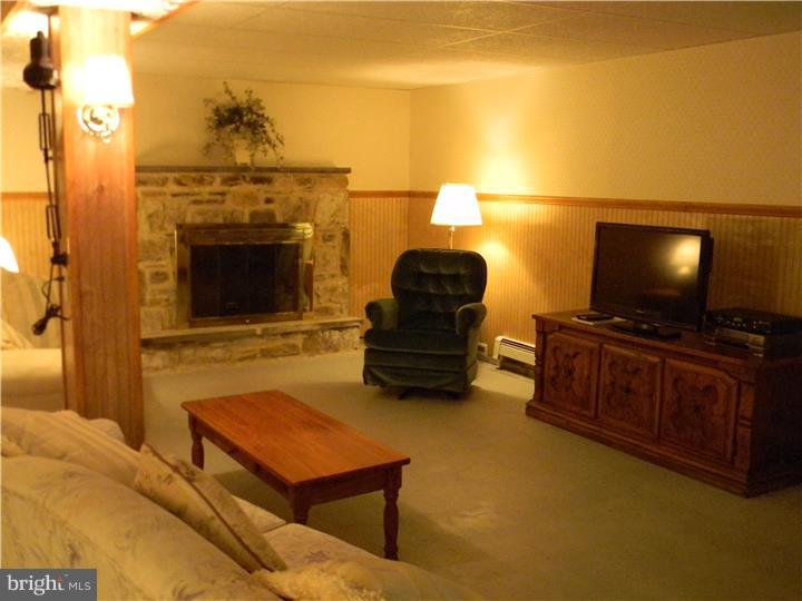 822 Bluebell Road Warminster, PA 18974 - Photo 17 of 20 Family Room