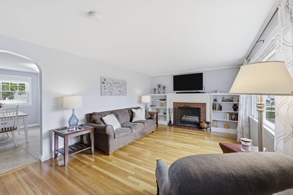 271 Wildermere Street Chicopee, MA 01020 - Photo 15 of 41