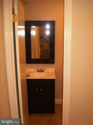 6800 Clowser Court Springfield, VA 22150 - Photo 13 of 16 Bath #3