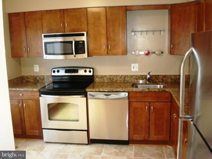 6800 Clowser Court Springfield, VA 22150 - Photo 16 of 16 Kitchen
