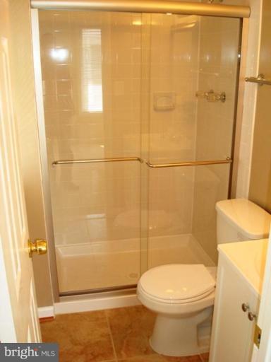 6800 Clowser Court Springfield, VA 22150 - Photo 4 of 16 Bath #1