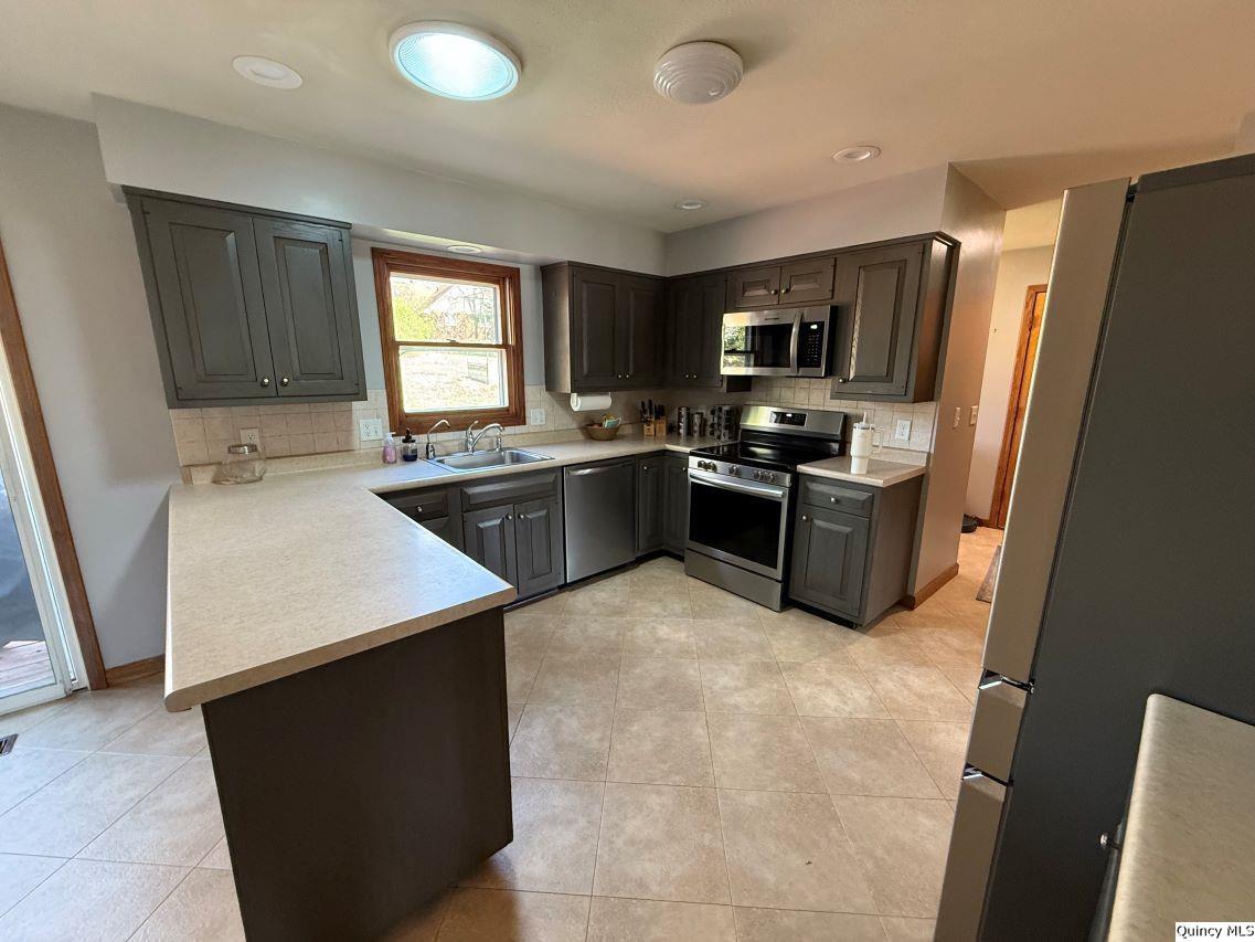2831 Curved Creek Road Quincy, IL 62301 - Photo 3 of 17 Gallery Image 3