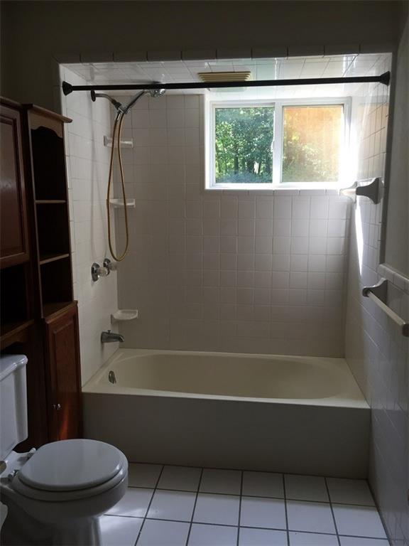 685 Pluto Road Ligonier, PA 15658 - Photo 13 of 25 Full bath on Main level with ceramic surround and floor! Nice light from the window too!