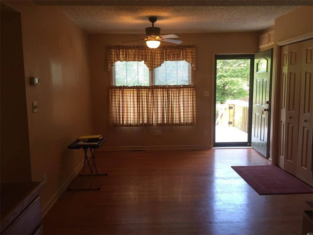 685 Pluto Road Ligonier, PA 15658 - Photo 3 of 25 Front door entry with dining area of eat in kitchen