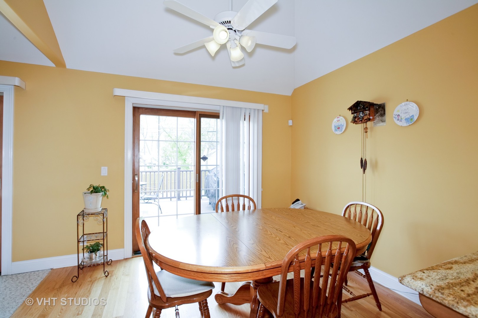 231 South Lincoln Street Westmont, IL 60559 - Photo 4 of 9 a dining room with furniture and window