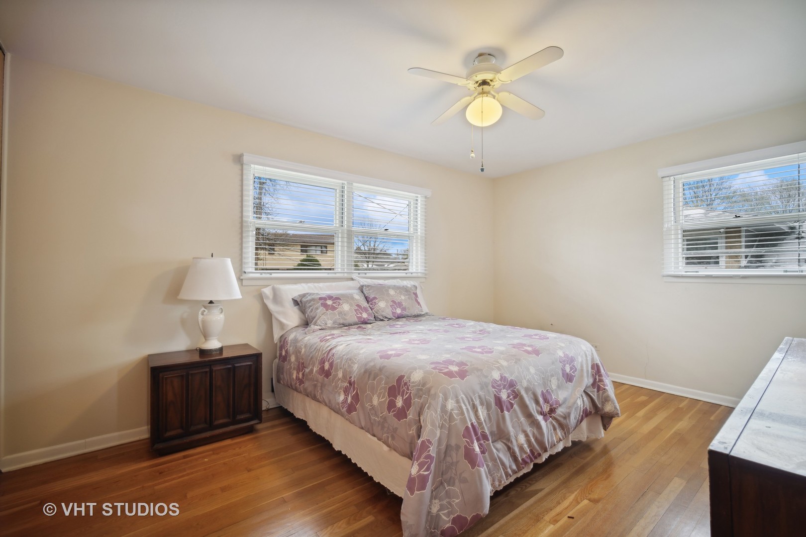 207 Michael Manor Glenview, IL 60025 - Photo 12 of 20 a bedroom with a bed and a window