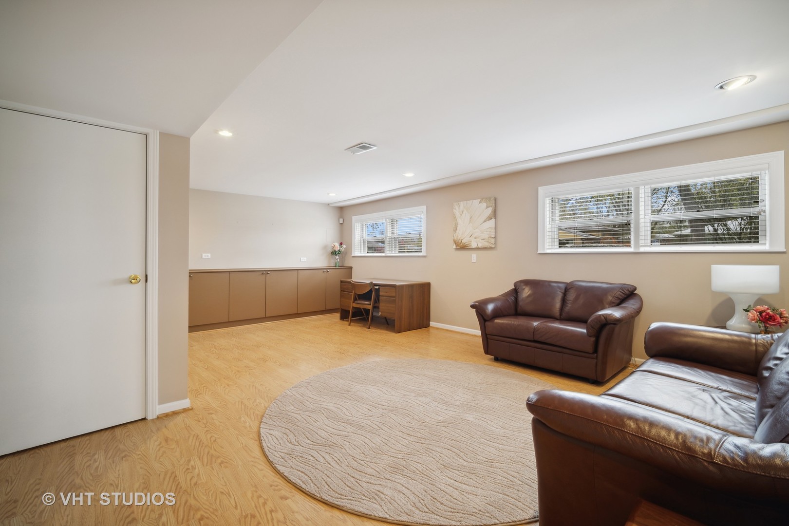 207 Michael Manor Glenview, IL 60025 - Photo 8 of 20 a living room with furniture