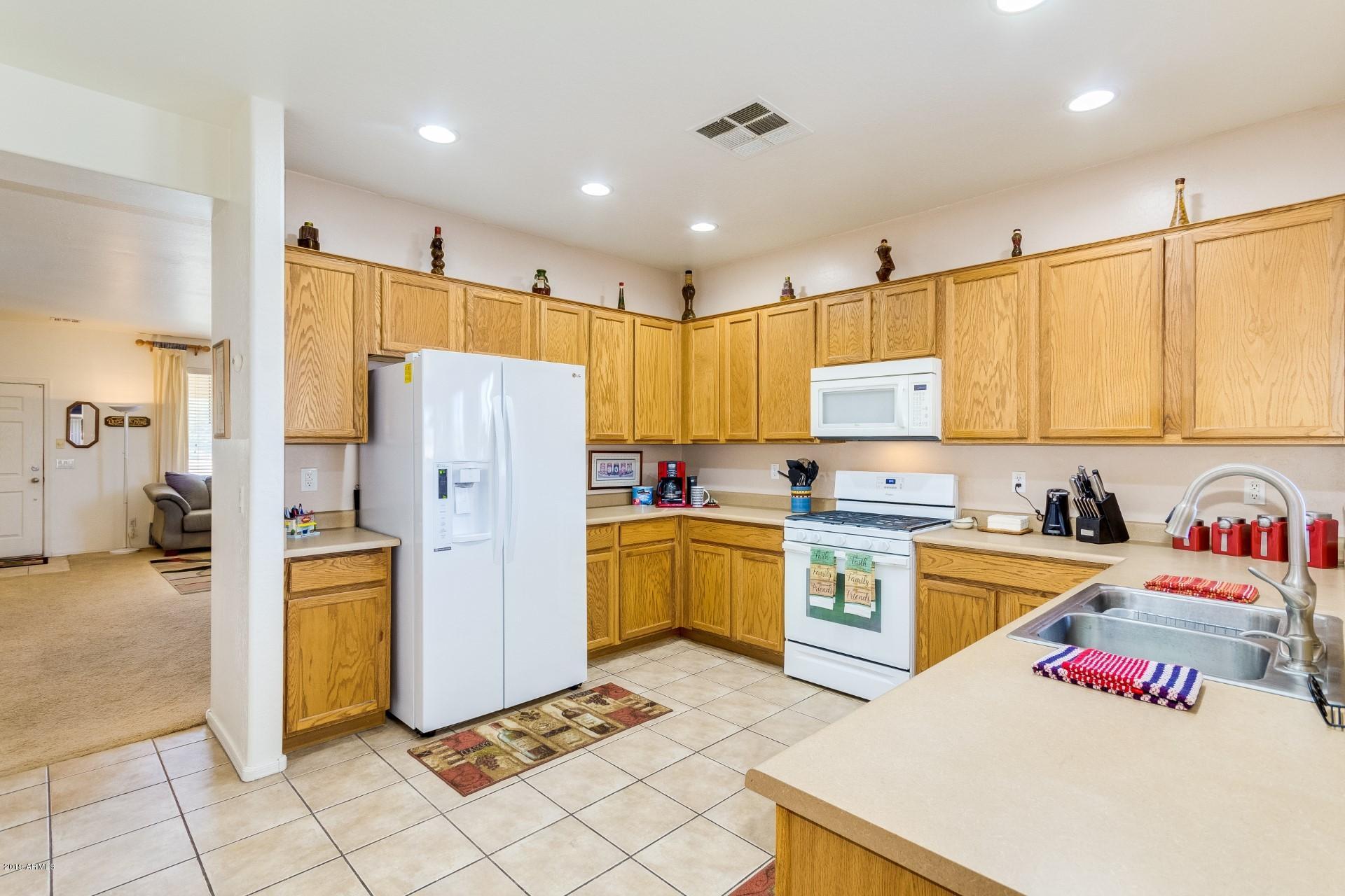 6826 West Darrel Road Laveen, AZ 85339 - Photo 8 of 31 darrel kitchen