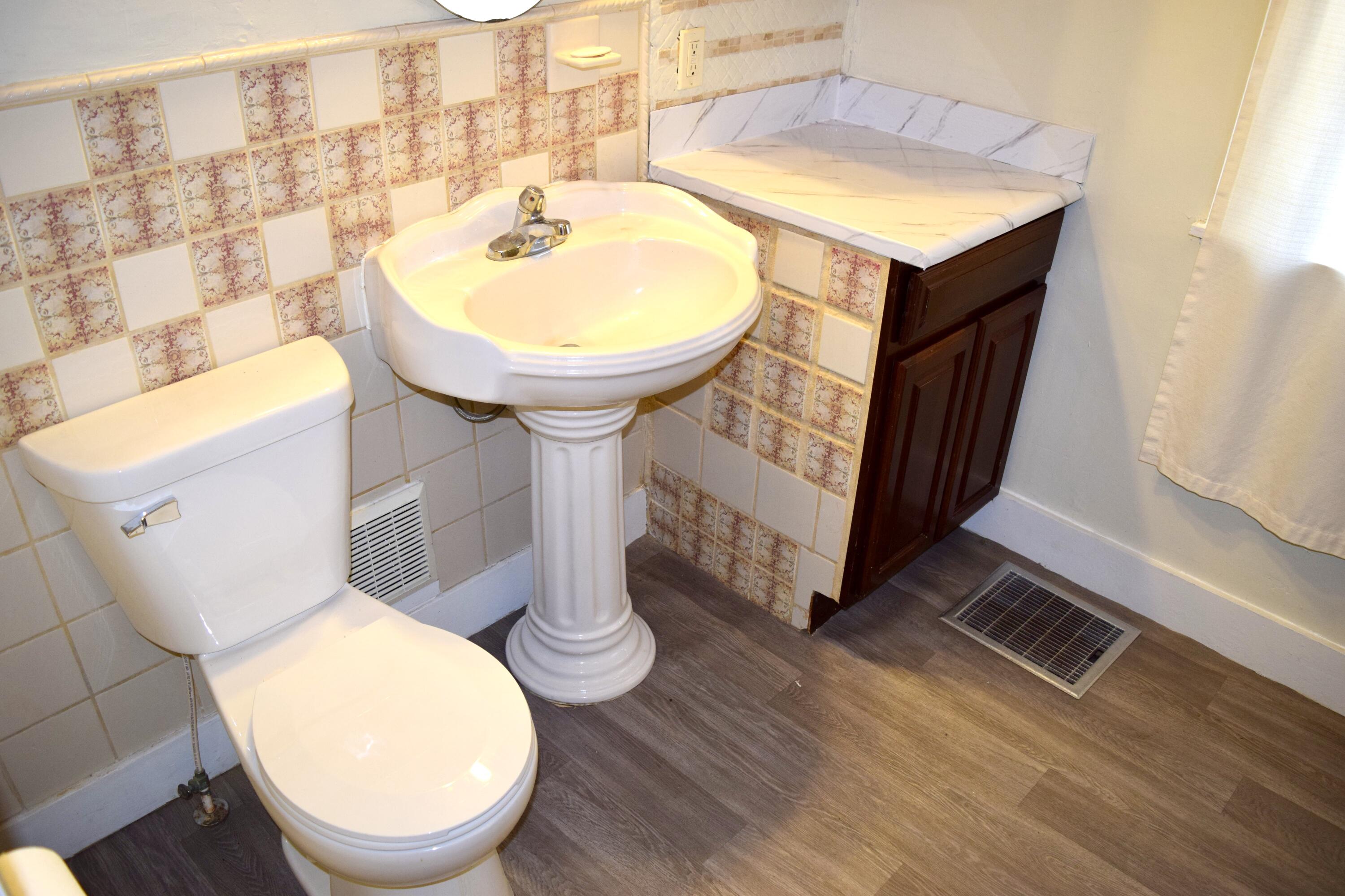 2763 Dayton Springfield Road Springfield, OH 45506 - Photo 14 of 25 Bath main floor