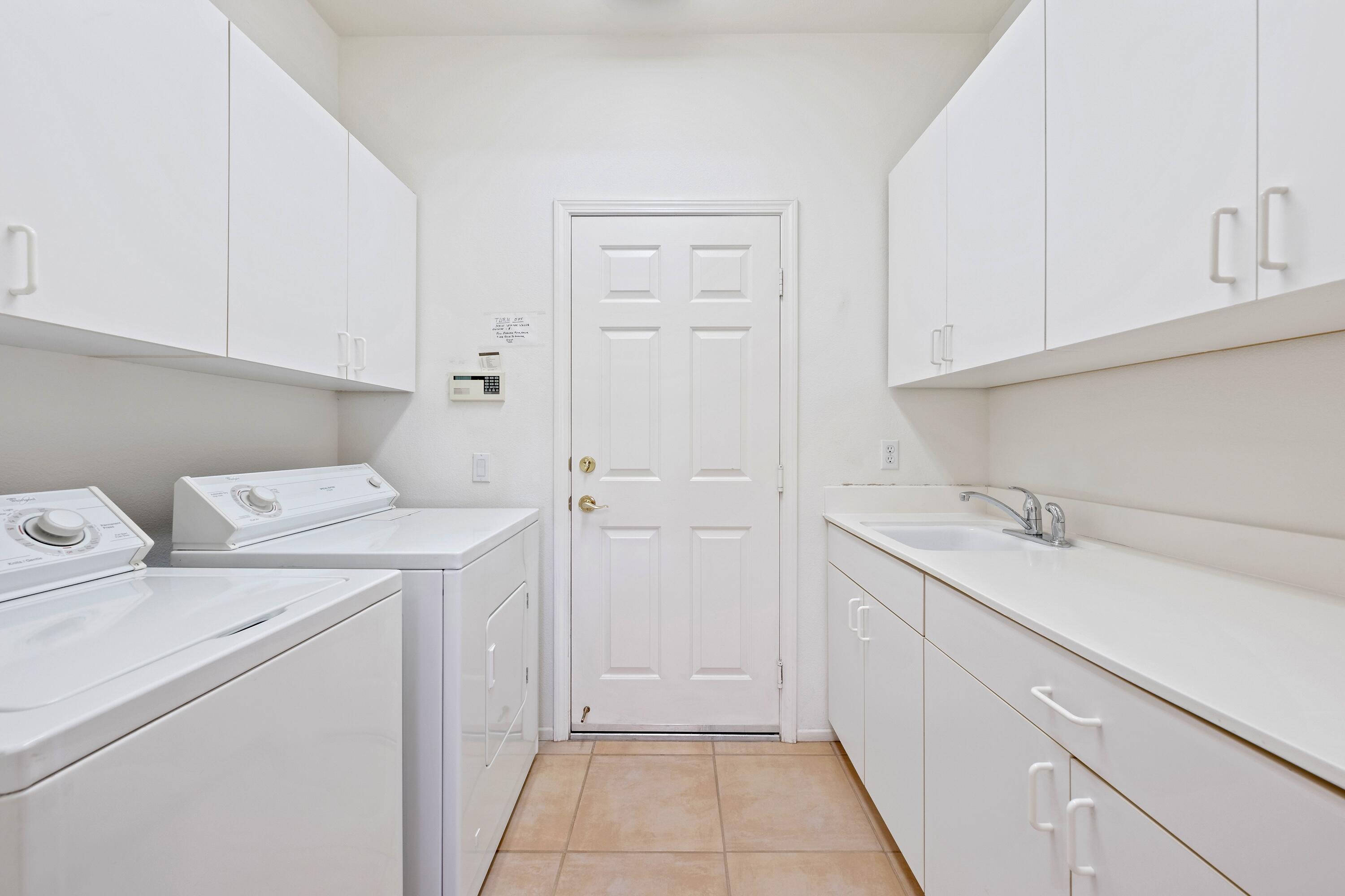 78513 Sunrise Mountain View Palm Desert, CA 92211 - Photo 38 of 45 a utility room with dryer and washer
